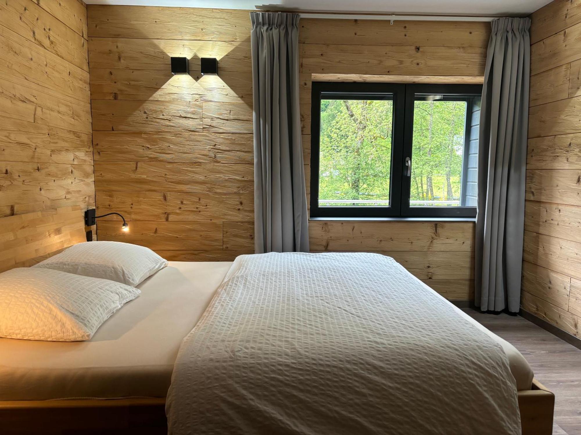 La Ferme De Rochesson, Jacuzzis & Piscine Commune 외부 사진